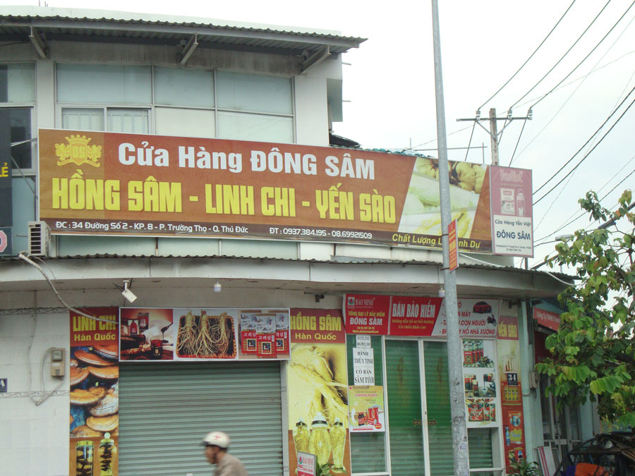 Phun thuốc diệt muỗi cho cửa hàng Đông Sâm, Hồng Sâm, Linh Chi, Yến Sào